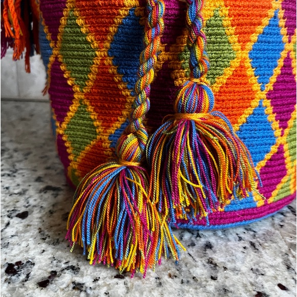 Wayuu Bucket Bag Hand-Woven Bohemian Groovy Chic Hand-Made Rainbow Colored - Picture 11 of 16